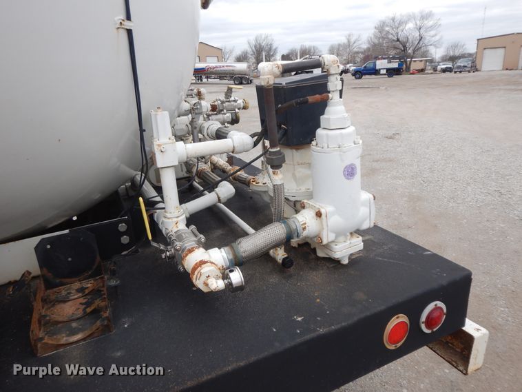 image for item II9336 1996 Chevrolet C7H propane truck