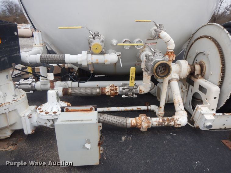 image for item II9336 1996 Chevrolet C7H propane truck