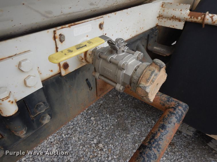 image for item II9336 1996 Chevrolet C7H propane truck