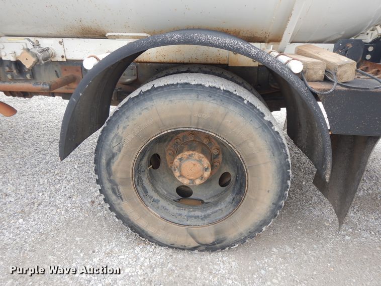 image for item II9336 1996 Chevrolet C7H propane truck