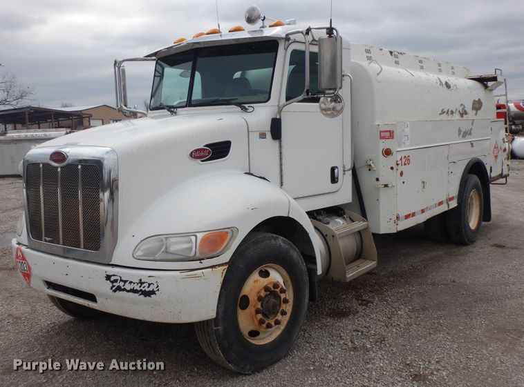 image for item II9337 2007 Peterbilt 335  fuel truck