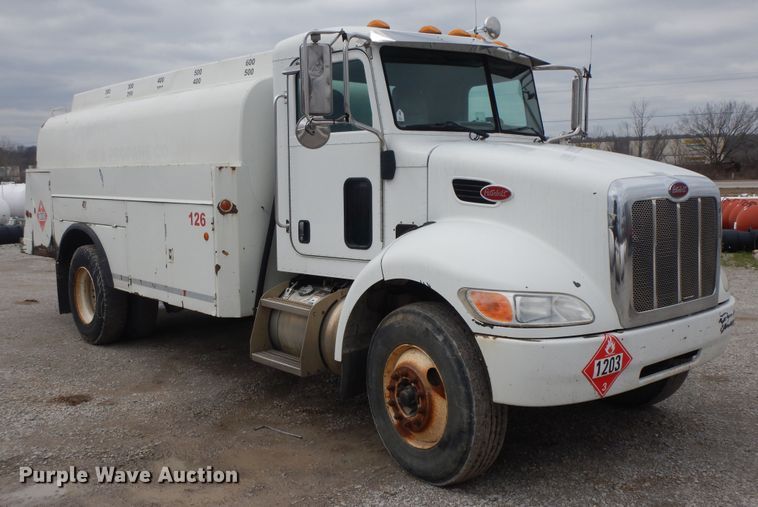 image for item II9337 2007 Peterbilt 335  fuel truck