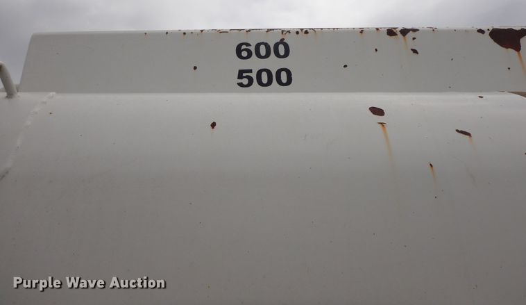 image for item II9337 2007 Peterbilt 335  fuel truck