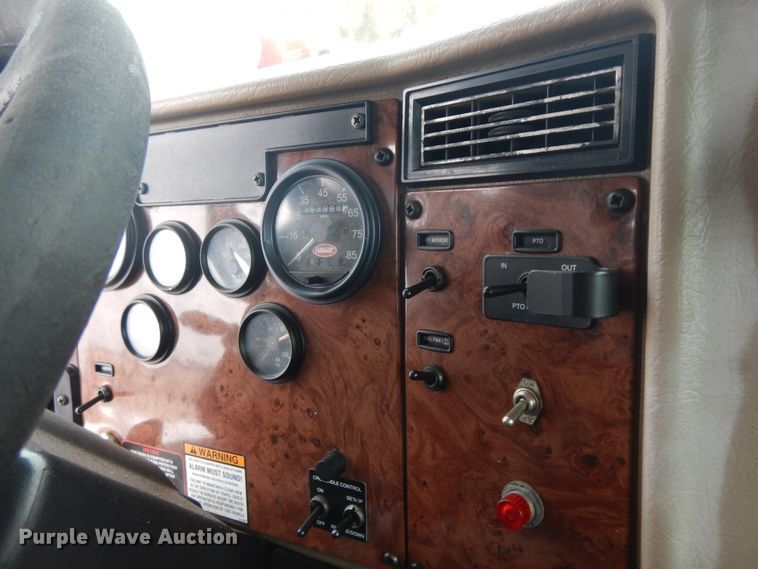 image for item II9337 2007 Peterbilt 335  fuel truck