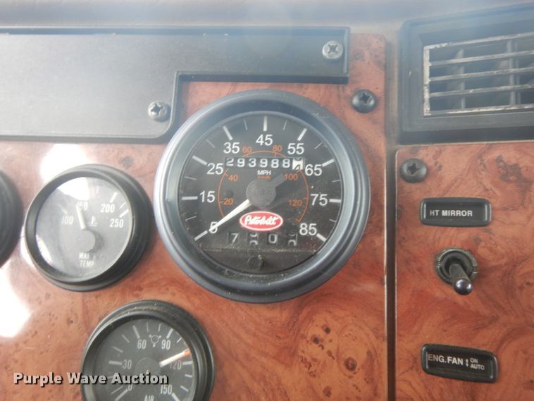 image for item II9337 2007 Peterbilt 335  fuel truck