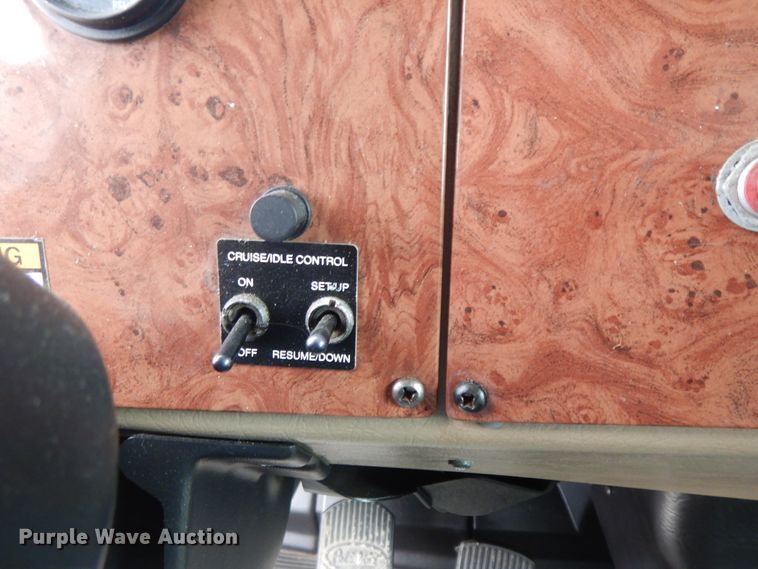 image for item II9337 2007 Peterbilt 335  fuel truck