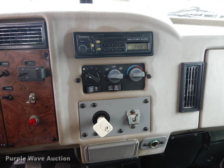 image for item II9337 2007 Peterbilt 335  fuel truck