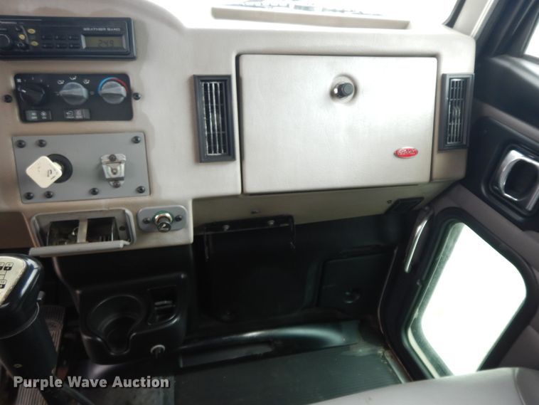 image for item II9337 2007 Peterbilt 335  fuel truck