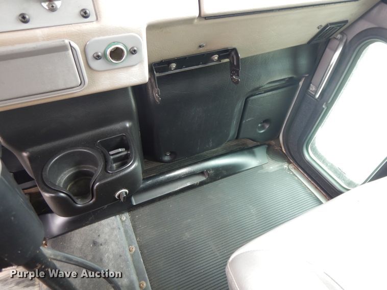 image for item II9337 2007 Peterbilt 335  fuel truck