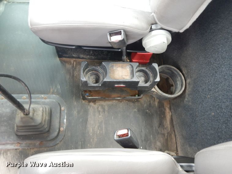 image for item II9337 2007 Peterbilt 335  fuel truck