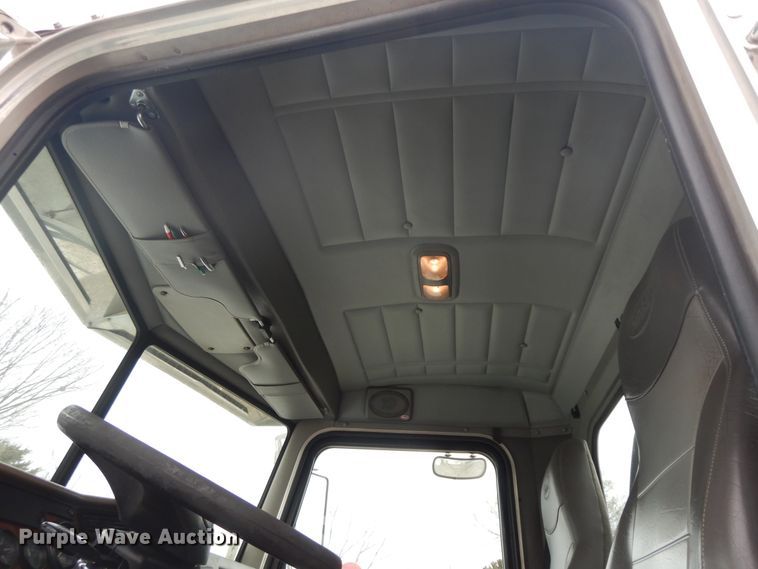 image for item II9337 2007 Peterbilt 335  fuel truck