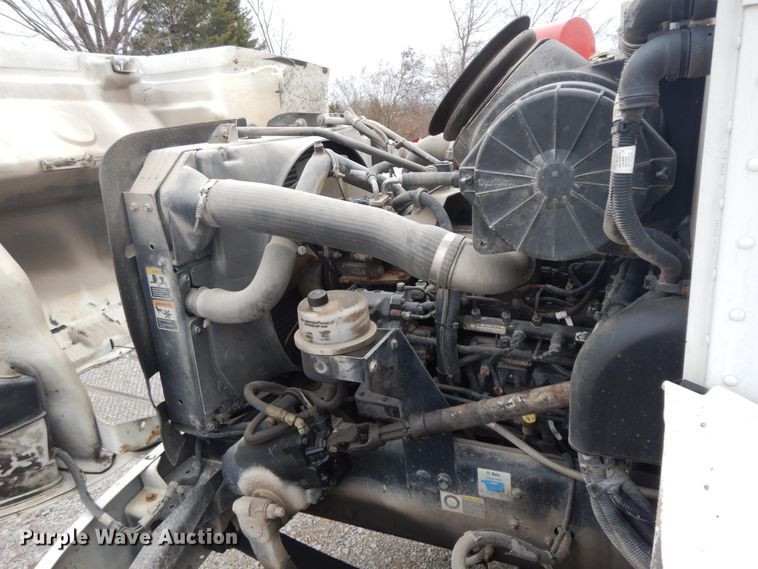 image for item II9337 2007 Peterbilt 335  fuel truck