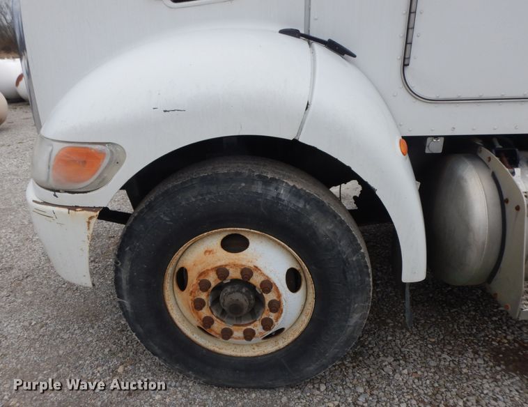 image for item II9337 2007 Peterbilt 335  fuel truck