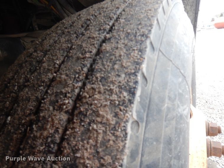 image for item II9337 2007 Peterbilt 335  fuel truck