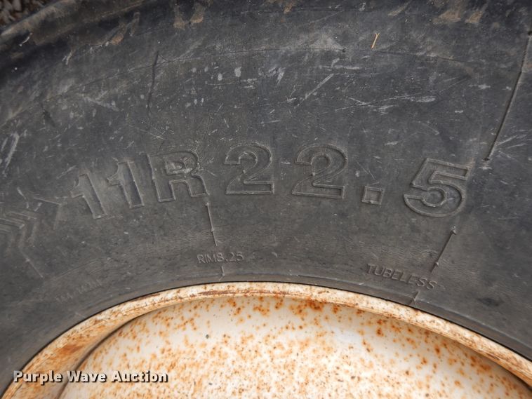 image for item II9337 2007 Peterbilt 335  fuel truck