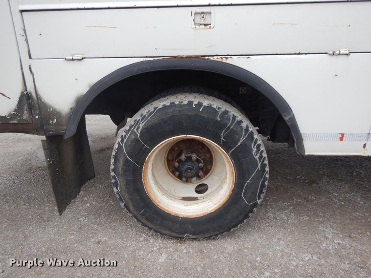 image for item II9337 2007 Peterbilt 335  fuel truck