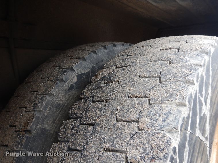 image for item II9337 2007 Peterbilt 335  fuel truck