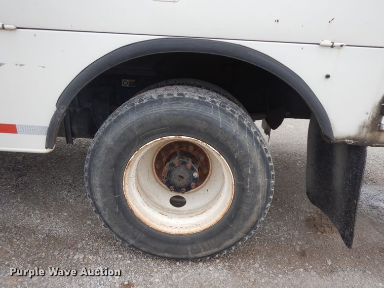 image for item II9337 2007 Peterbilt 335  fuel truck