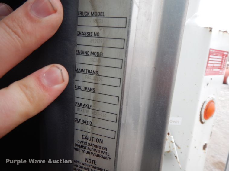 image for item II9337 2007 Peterbilt 335  fuel truck