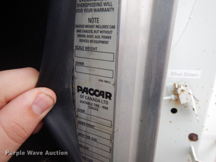 image for item II9337 2007 Peterbilt 335  fuel truck