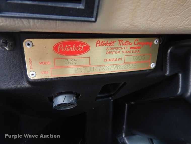 image for item II9337 2007 Peterbilt 335  fuel truck