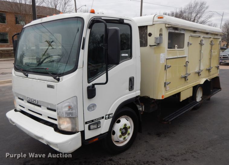image for item II9338 2010 Isuzu NRR  refrigerated delivery truck