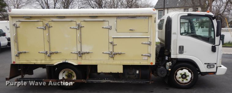 image for item II9338 2010 Isuzu NRR  refrigerated delivery truck