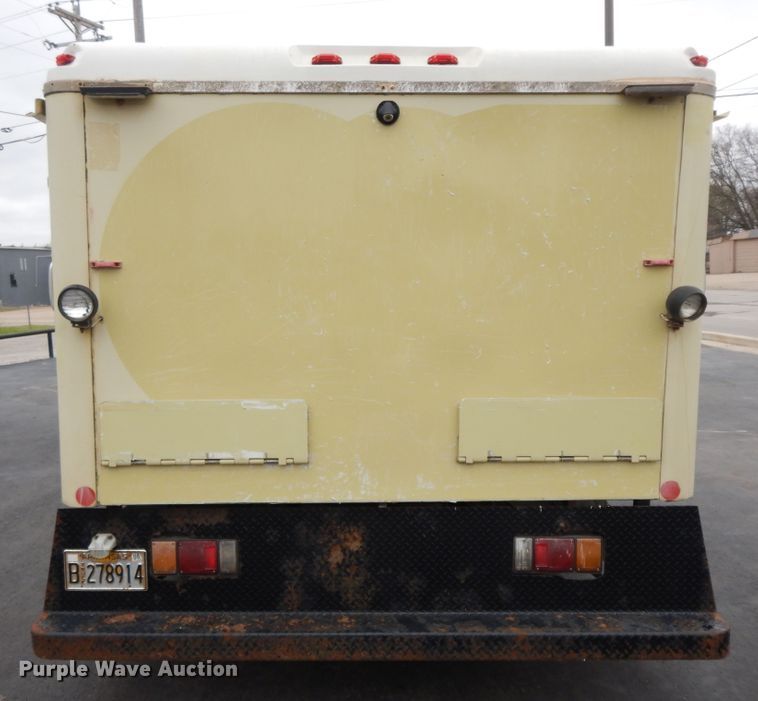 image for item II9338 2010 Isuzu NRR  refrigerated delivery truck