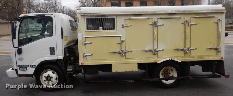 image for item II9338 2010 Isuzu NRR  refrigerated delivery truck