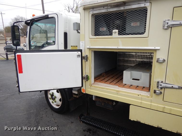 image for item II9338 2010 Isuzu NRR  refrigerated delivery truck