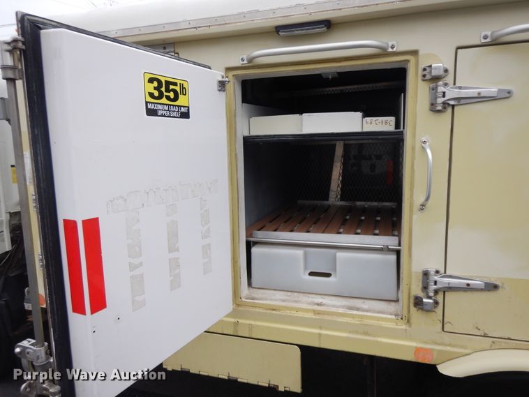 image for item II9338 2010 Isuzu NRR  refrigerated delivery truck