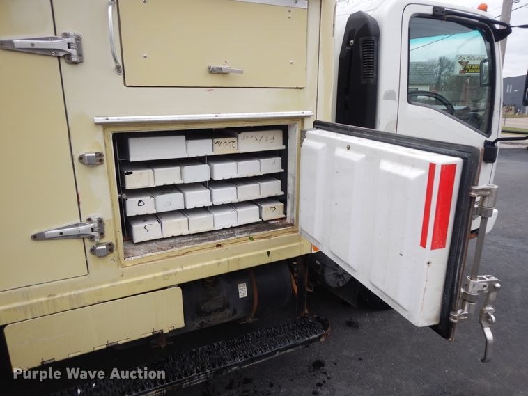 image for item II9338 2010 Isuzu NRR  refrigerated delivery truck