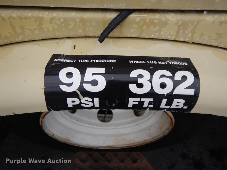 image for item II9338 2010 Isuzu NRR  refrigerated delivery truck