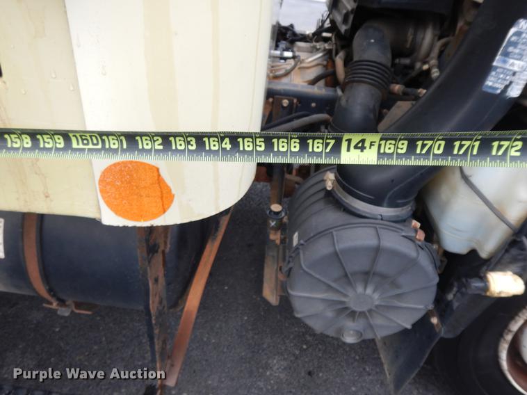 image for item II9338 2010 Isuzu NRR  refrigerated delivery truck