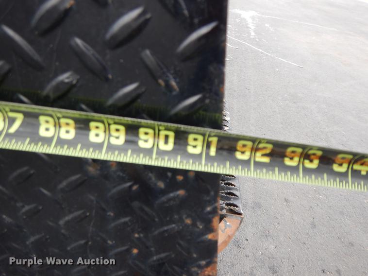 image for item II9338 2010 Isuzu NRR  refrigerated delivery truck