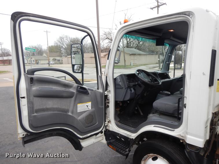 image for item II9338 2010 Isuzu NRR  refrigerated delivery truck