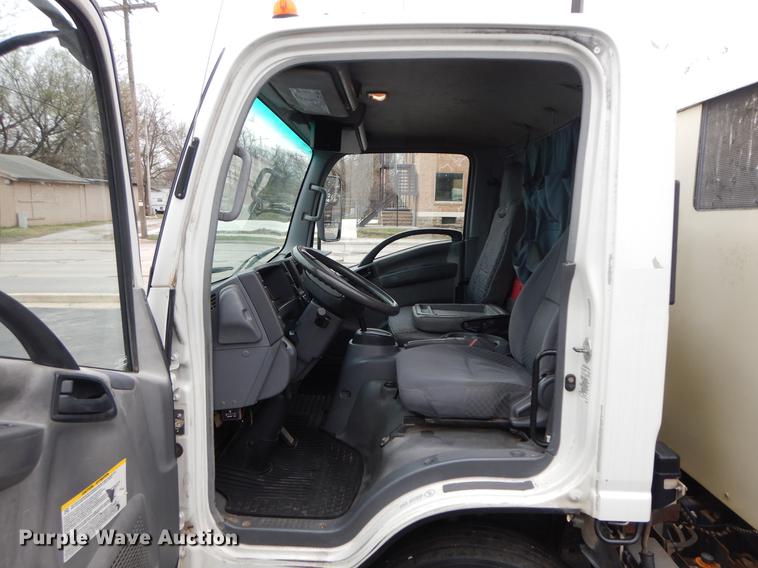 image for item II9338 2010 Isuzu NRR  refrigerated delivery truck