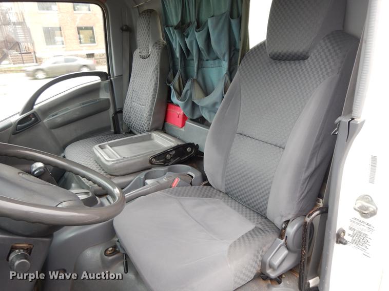 image for item II9338 2010 Isuzu NRR  refrigerated delivery truck