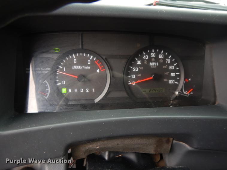 image for item II9338 2010 Isuzu NRR  refrigerated delivery truck