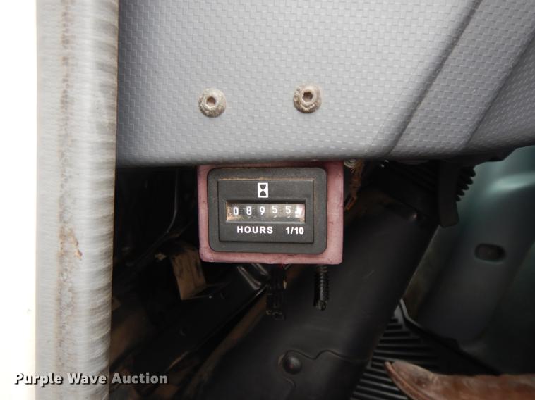 image for item II9338 2010 Isuzu NRR  refrigerated delivery truck