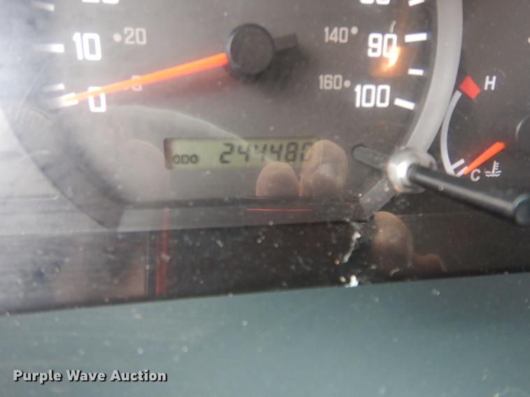 image for item II9338 2010 Isuzu NRR  refrigerated delivery truck