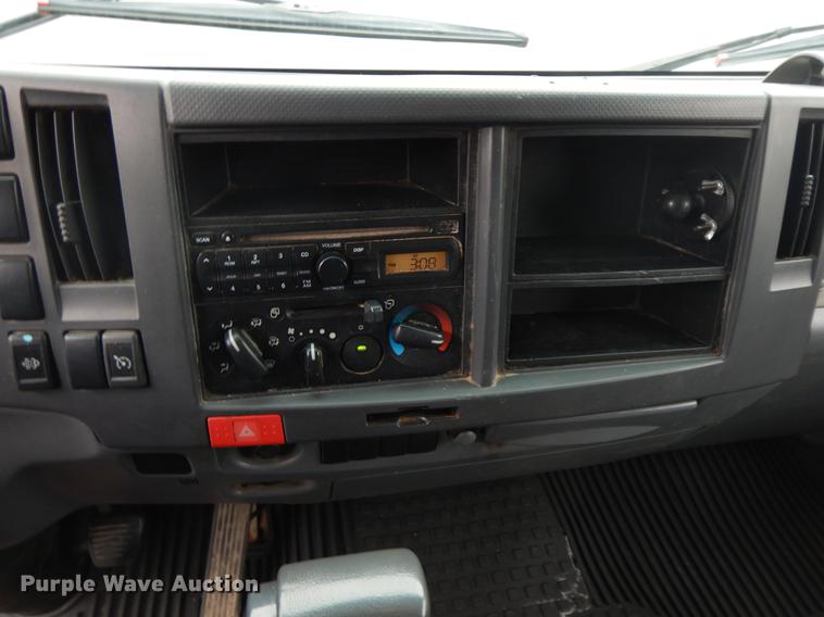 image for item II9338 2010 Isuzu NRR  refrigerated delivery truck