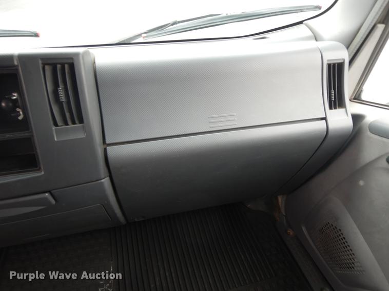 image for item II9338 2010 Isuzu NRR  refrigerated delivery truck