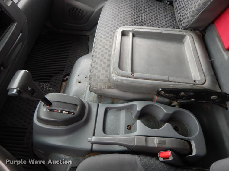 image for item II9338 2010 Isuzu NRR  refrigerated delivery truck