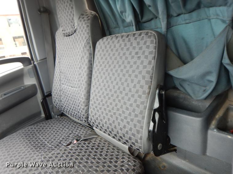 image for item II9338 2010 Isuzu NRR  refrigerated delivery truck