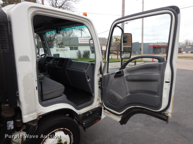 image for item II9338 2010 Isuzu NRR  refrigerated delivery truck