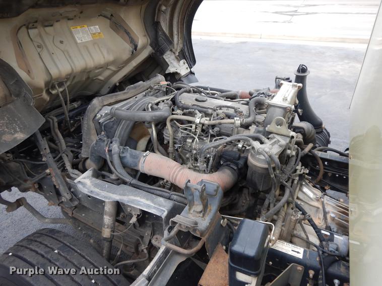 image for item II9338 2010 Isuzu NRR  refrigerated delivery truck