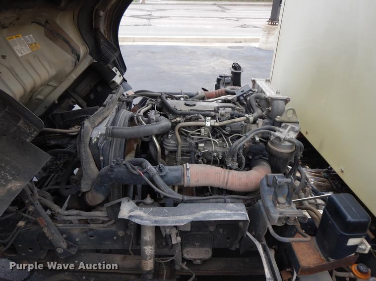 image for item II9338 2010 Isuzu NRR  refrigerated delivery truck