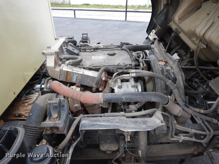 image for item II9338 2010 Isuzu NRR  refrigerated delivery truck