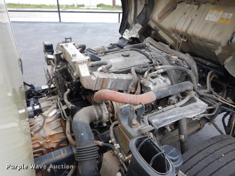 image for item II9338 2010 Isuzu NRR  refrigerated delivery truck